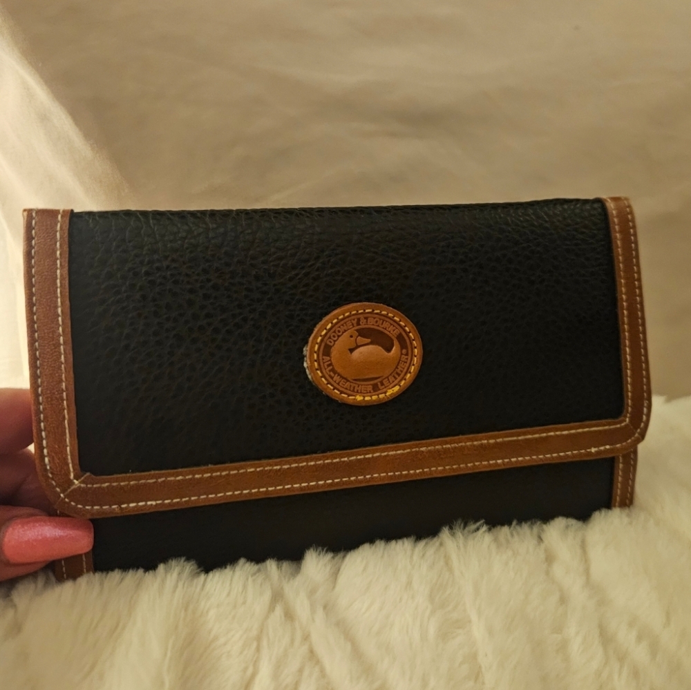 Dooney & Bourke AWL Black and Tan Pebbled Leather Vintage Wallet